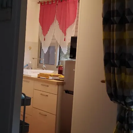 Nid Douillet Proche De La Et De La Gare *